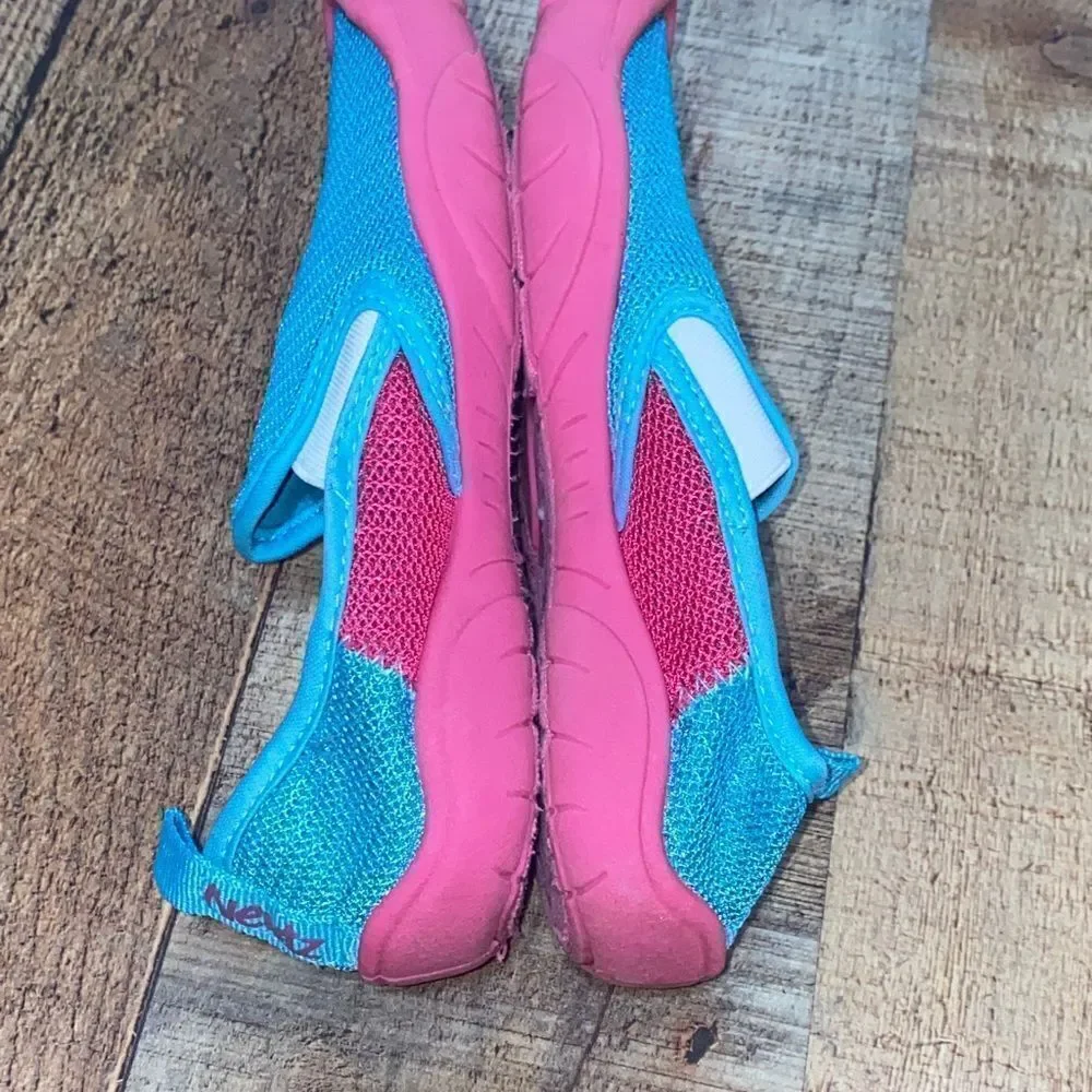 💜 Newtz Girls' Youth Water Shoes Size 13/1